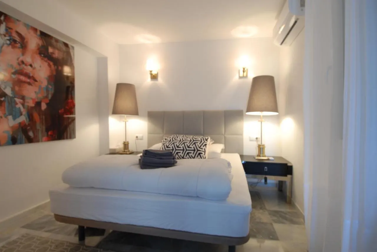Little Paradise Close To La Sala In Puerto Banus / Quiet Marbella Villa