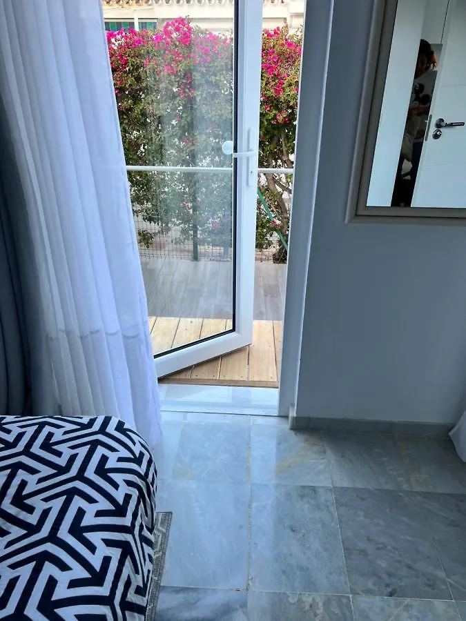Little Paradise Close To La Sala In Puerto Banus / Quiet Marbella Spain